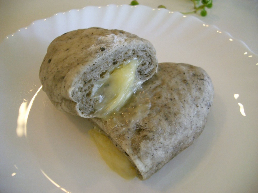 レンジで☆黒ごまチーズの白パンの画像