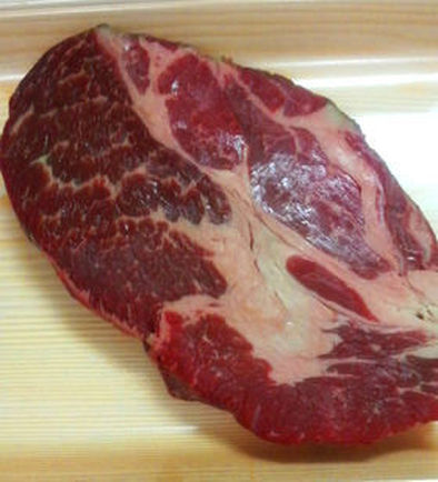 安い牛肉で！ステーキを柔らかくする方法の写真