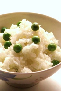 緑鮮やか　翡翠色の豆ご飯