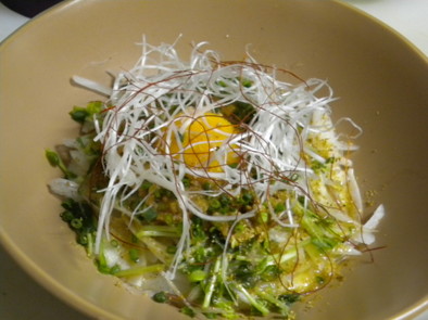 新玉葱と納豆の胡麻サラダの写真