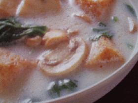 クルトンとマッシュルームのミルク味噌汁の画像