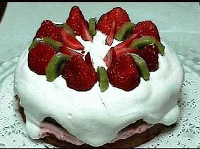 苺のデコレーションケーキの写真