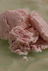 練乳イチゴアイスクリーム