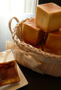 チョコカスタードミニ食パン（キューブ型）