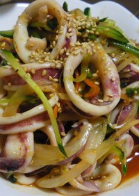 海鮮の副菜：イカの韓国風和え物