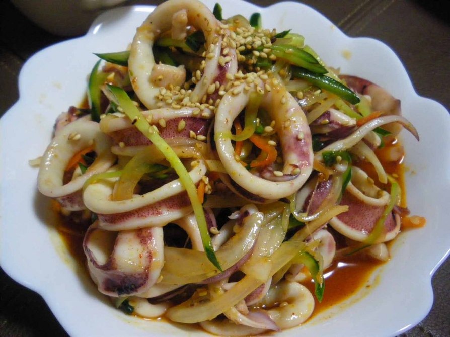 海鮮の副菜：イカの韓国風和え物の画像