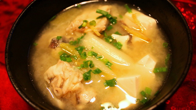 鯛のあらのお味噌汁 レシピ 作り方 By Kanae413 クックパッド