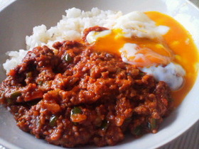 ミートソースで!!簡単ドライカレー♪