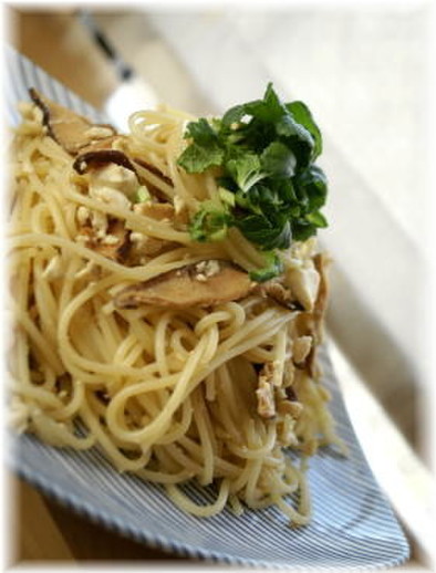 パスタ_豆腐とスライス椎茸のそぼろ風の写真