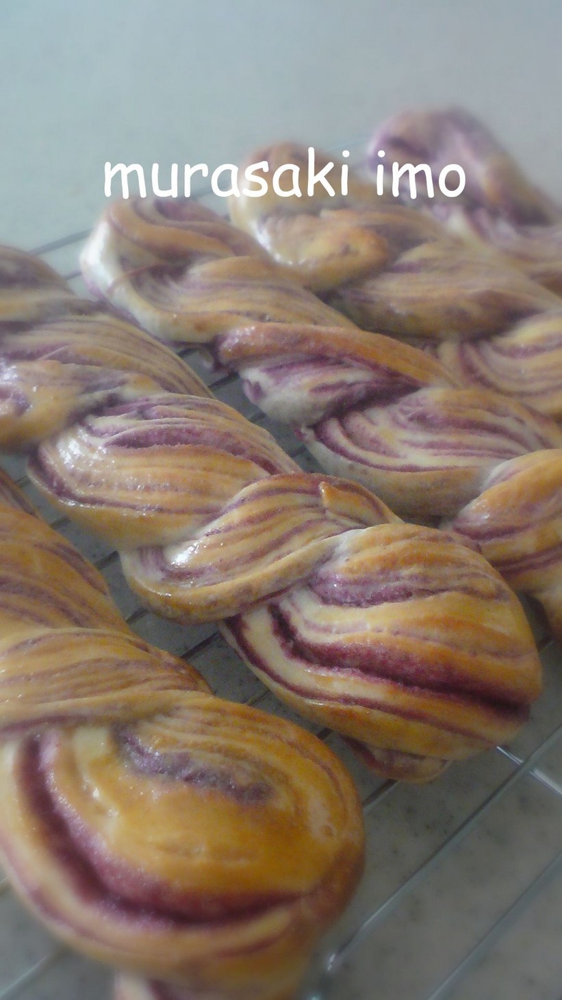 紫芋のねじりパンの画像