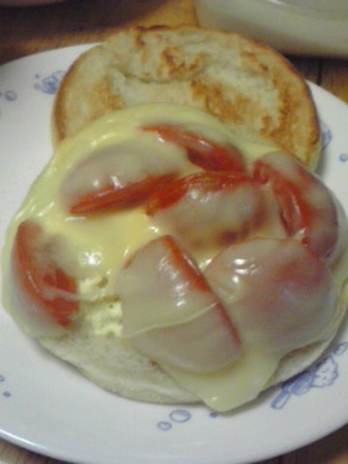 朝食に♪トマトチーズトーストの写真