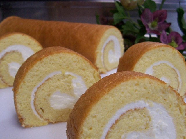 メープルシロップdeしっとりロールケーキ レシピ 作り方 By ハムまき クックパッド 簡単おいしいみんなのレシピが349万品