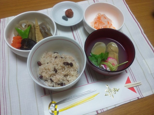 百日おめでとう お食い初め 蛤のお吸物 レシピ 作り方 By ｎｉｋｏ ｓｍａｍａ クックパッド 簡単おいしいみんなのレシピが352万品
