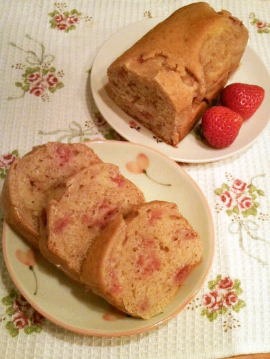 春色★いちごのパウンドケーキの写真