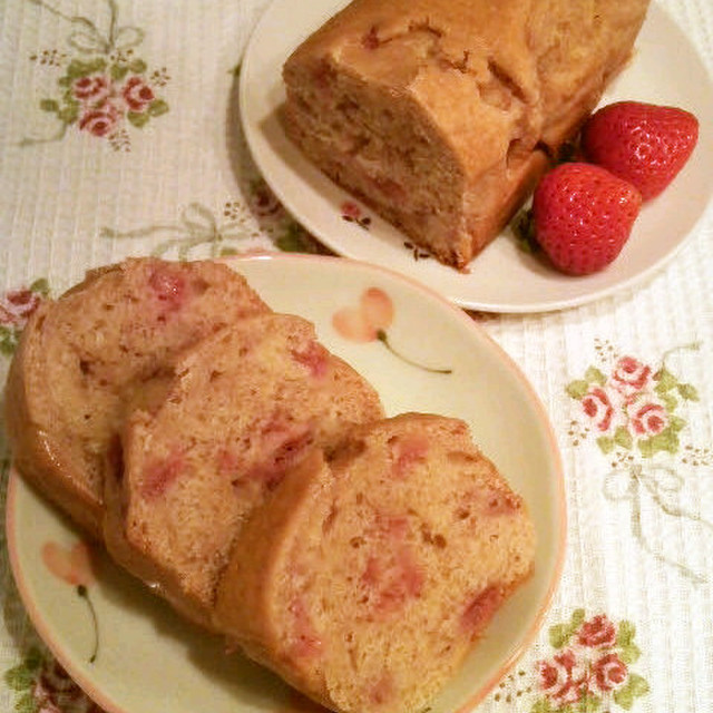 春色 いちごのパウンドケーキ レシピ 作り方 By オレンジリング クックパッド 簡単おいしいみんなのレシピが355万品