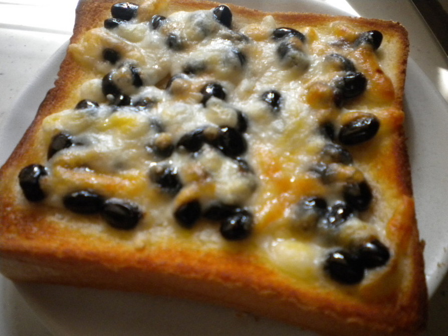 簡単！美味しい♪早い！黒豆チーズパンの画像