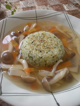ジェノベーゼ焼きおにぎりの洋風茶漬け