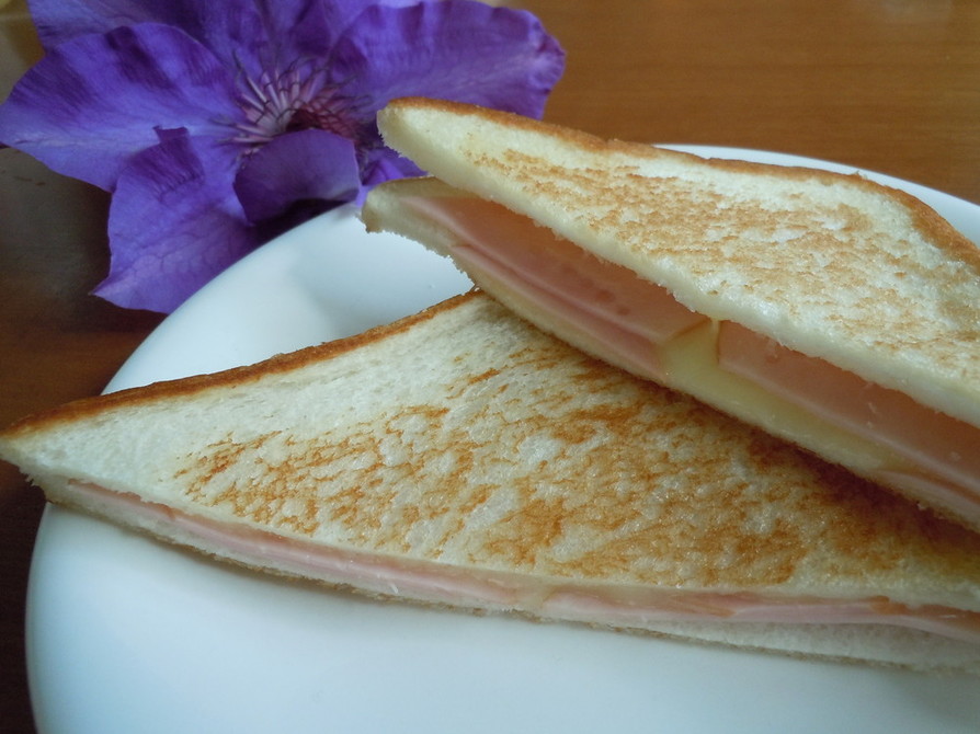 朝ご飯に♪超簡単ハムチーズサンドトーストの画像