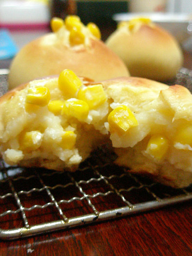 フワフワ☆ポテトとコーンの丸パンの写真