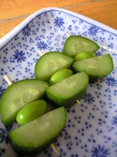 弁当に緑の色彩☆きゅうりと枝豆の串刺しの画像