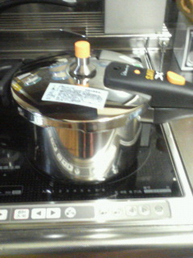 IH用圧力鍋で焦げない炊飯の写真