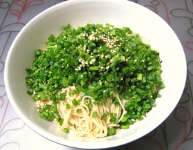 簡単!混ぜるだけ★アレンジそうめん油そば
