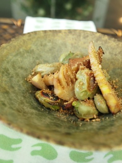 焼き筍とソラマメのおつまみサラダの写真