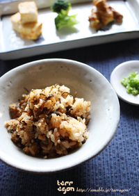 出汁いらず！塩昆布とお揚げの炊込みご飯