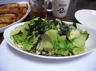 もりもり食べられる☆レタスの塩昆布サラダの写真