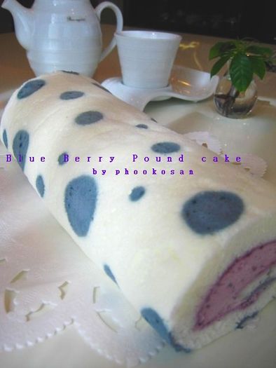 ブルーベリーヨーグルトのロールケーキの写真