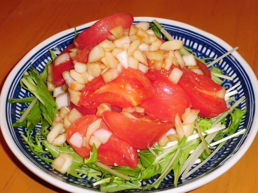 味ポンで簡単！新玉葱とトマトのサラダの画像