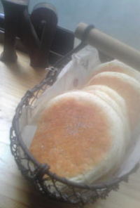 ライ麦胡桃チーズの平パン