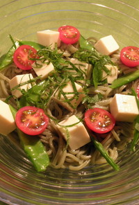 サイコロ豆腐と「海草美人」のサラダ
