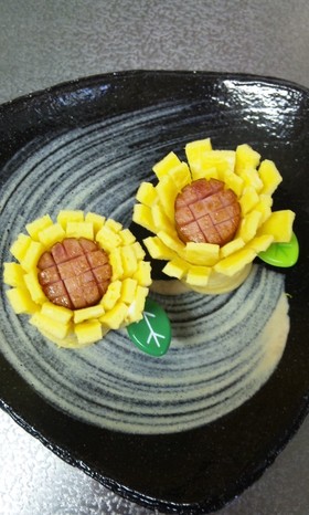お弁当(キャラ弁)にウインナーと卵でお花