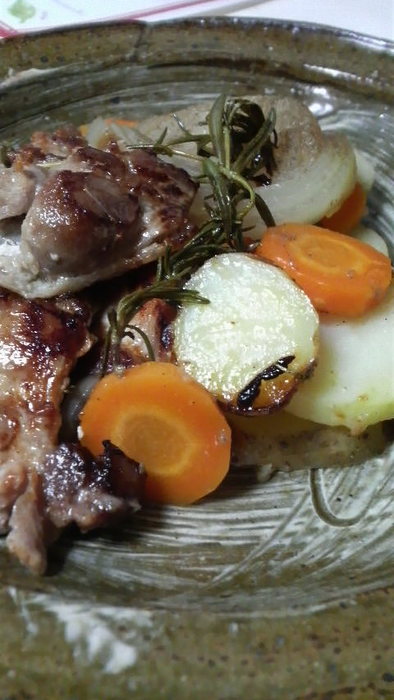 簡単☆やわらか鶏肉＆定番野菜の蒸し焼きの写真