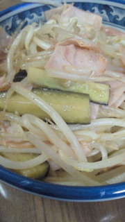 サッとできるナスともやしのしょうが焼き風の写真