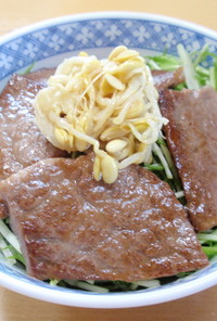牛肉と水菜のナムル丼