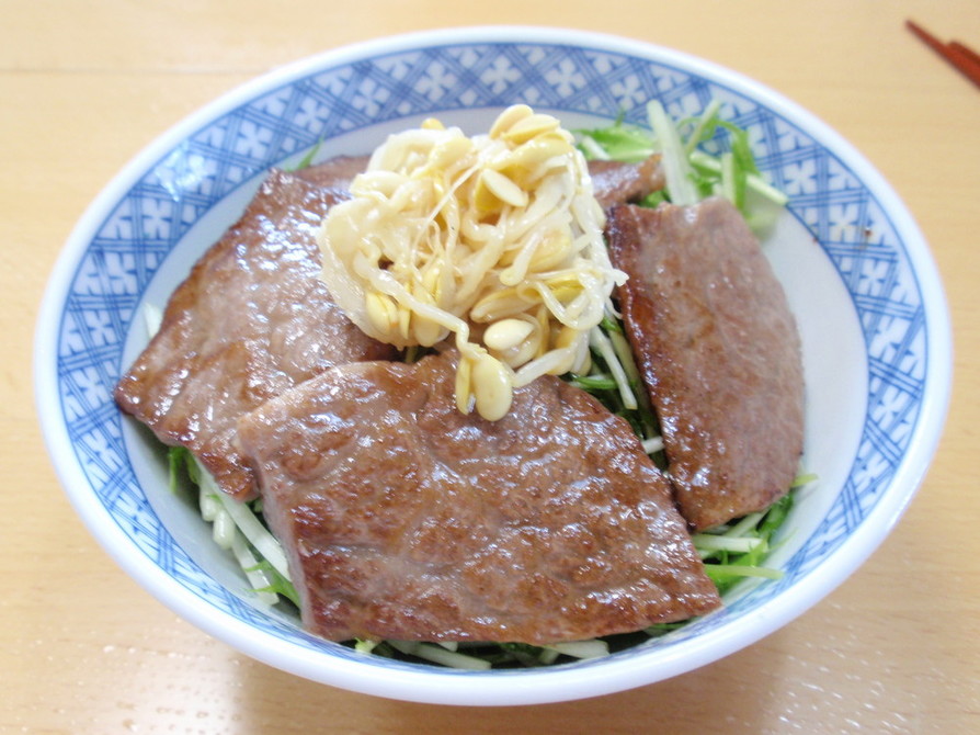 牛肉と水菜のナムル丼の画像