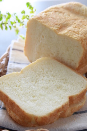 朝食に「ソフトなミルク食パン」HB使用