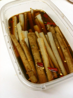 我家の常備菜「ごぼうのピリ辛漬け」