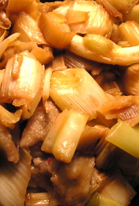 牛アカセンマイと葱の味噌ピリ辛炒め