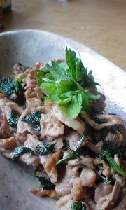 豚肉とシソのバター醤油炒めの写真