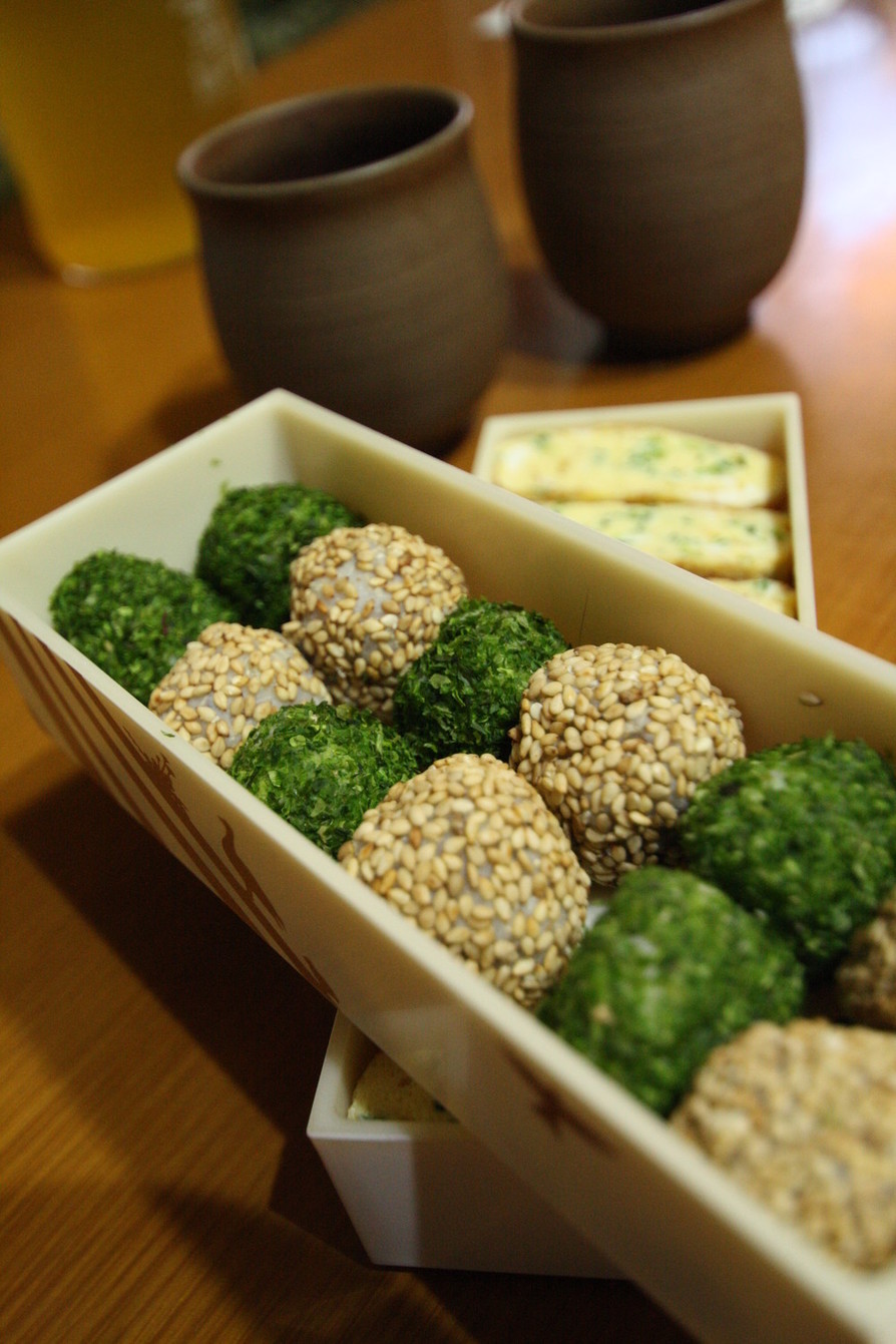 お弁当に！里芋ごま団子の画像