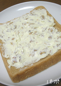 メイプル食パンで胡桃チーズクリームサンド