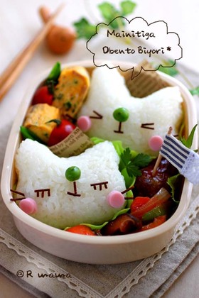 揚げパスタでお絵かき猫ちゃんおにぎり♪