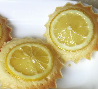 甘酸っぱいハチミツレモンのマドレーヌの画像