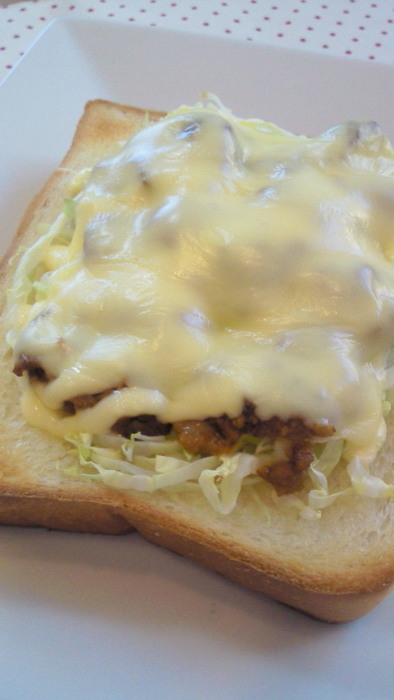 簡単！照り焼きハンバーガー風トーストの写真