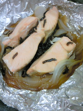 材料3つ!調味料なしで鮭のホイル焼き
