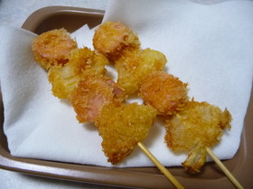 魚肉ソーセージと玉ねぎの串揚げ