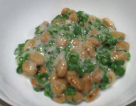 たっぷりネギ大葉納豆の亜麻仁油かけ
